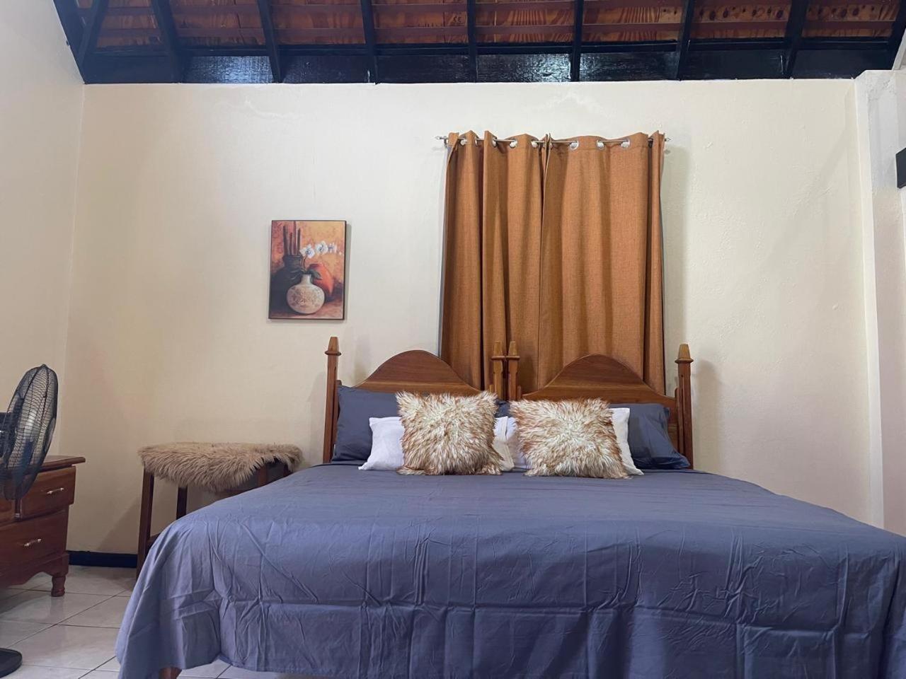 Oceanfront Condo W/ Free Parking + High Speed Wifi Negril Bagian luar foto