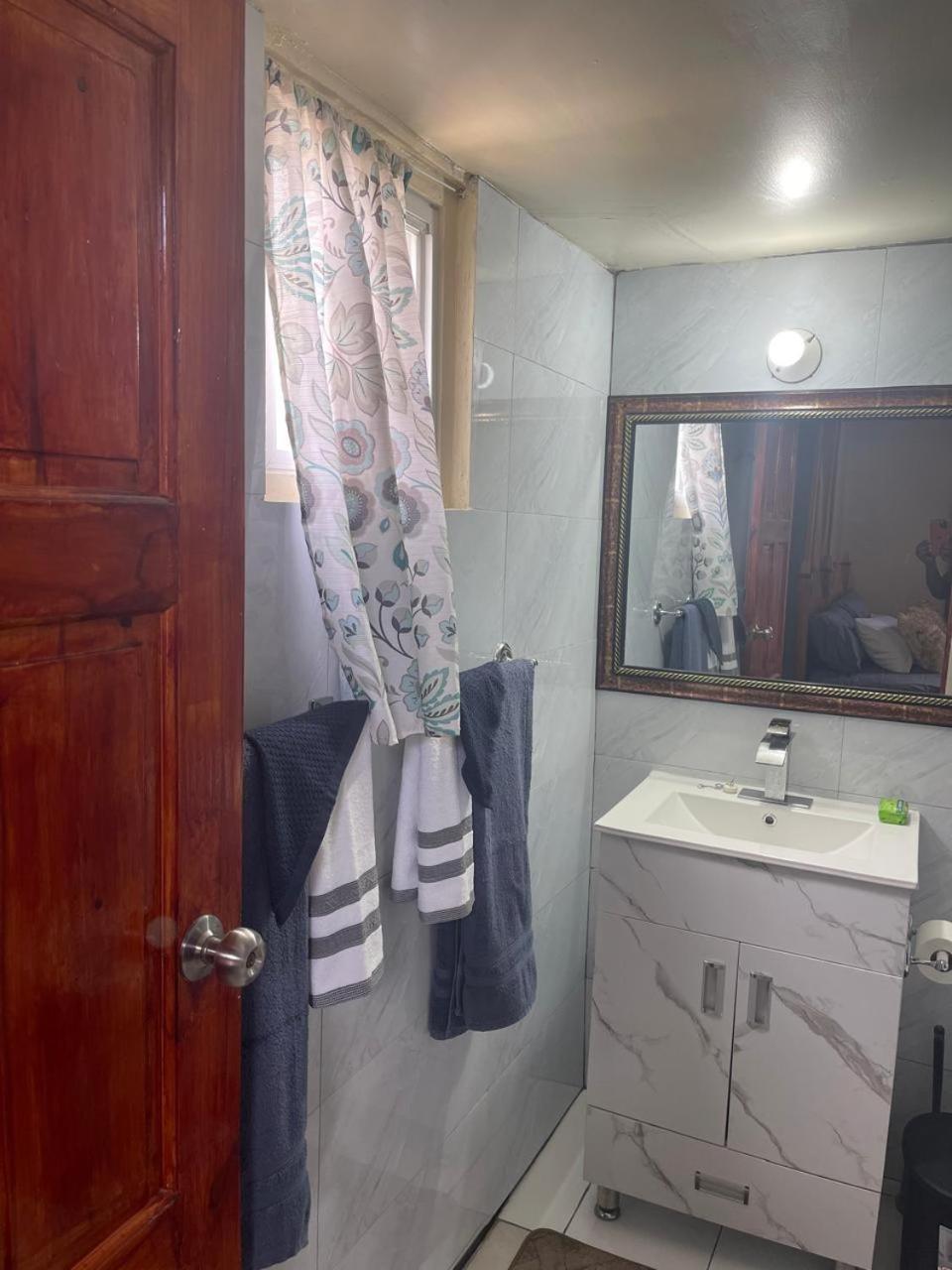 Oceanfront Condo W/ Free Parking + High Speed Wifi Negril Bagian luar foto